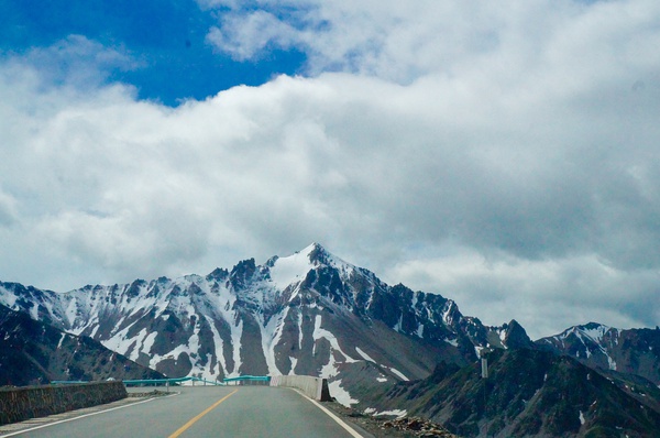 近在咫尺的雪峰