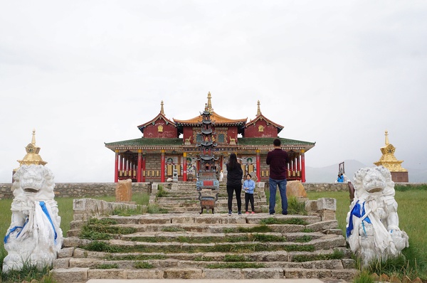 巴润寺：土尔扈特部的藏传寺庙
